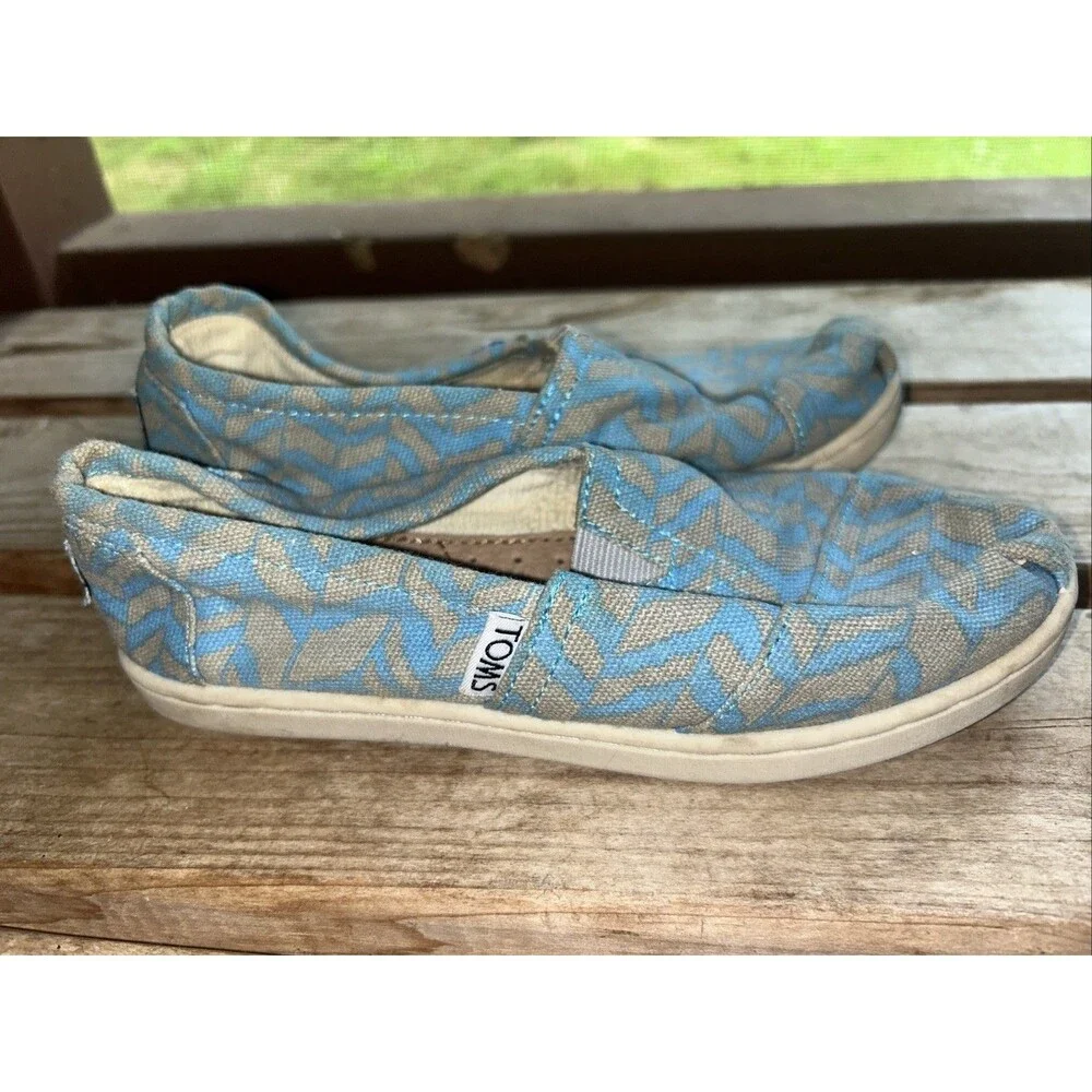 TOMS Tiny Kids Aqua Chevron Slip Ons Size 1